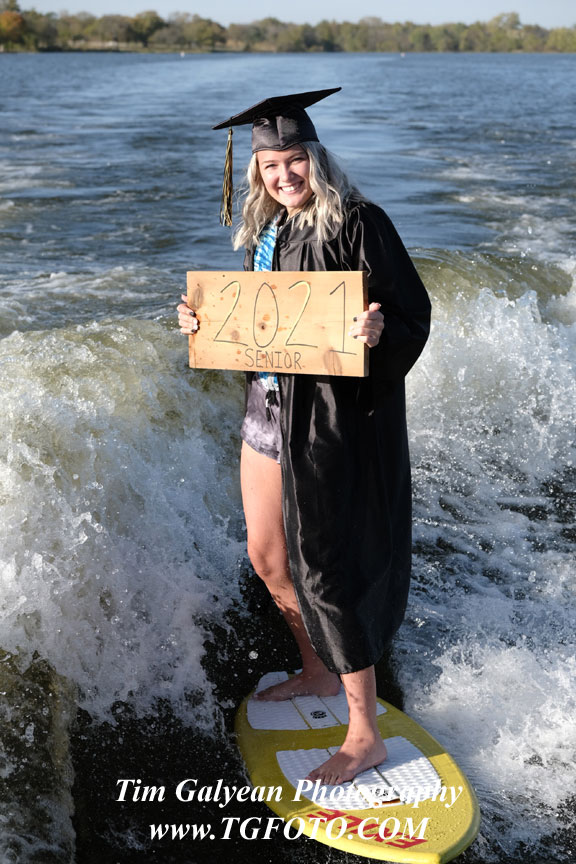 surf,senior,paola,ottawa,blue,valley,overland,park,location,cap,gown,when,outdoor,lake,boat,surfing,water,girls,idea,senior,picture,portraits,photographer,cheap,price,